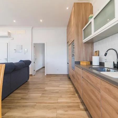 Home2book Coastal Retreat With Sea Views,